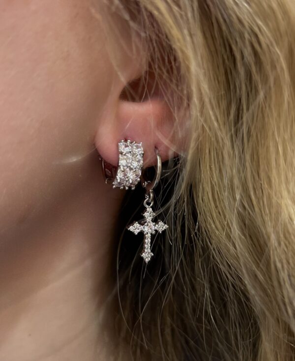 CARE EARRINGS - Image 2
