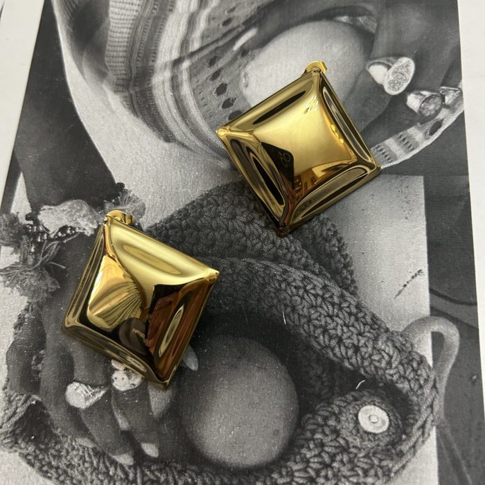 JET EARRINGS