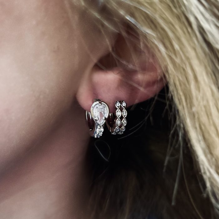 OELYA EARRINGS