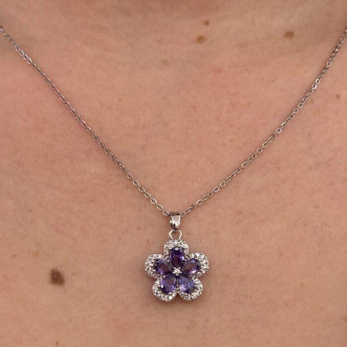 LILA FLOWER NECKLACE