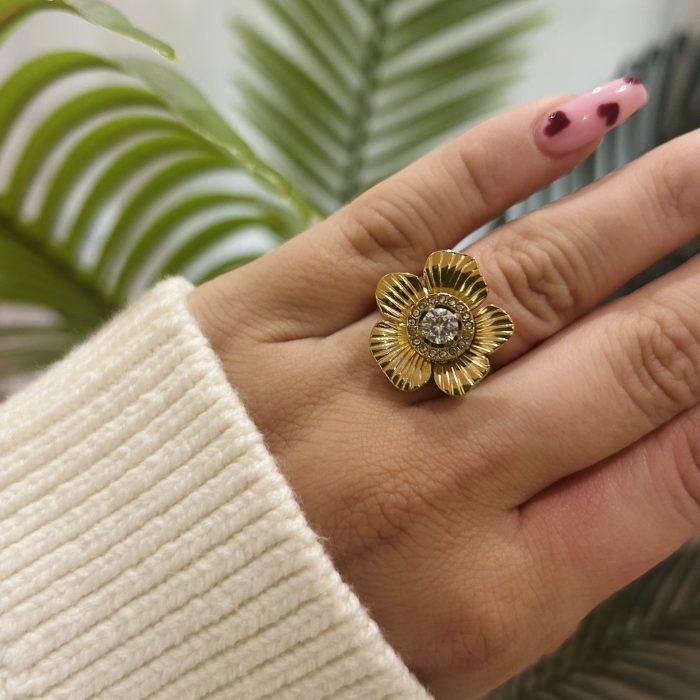 CRYSTAL FLOWER RING