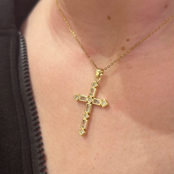 FEDRA CROSS NECKLACE - Image 3