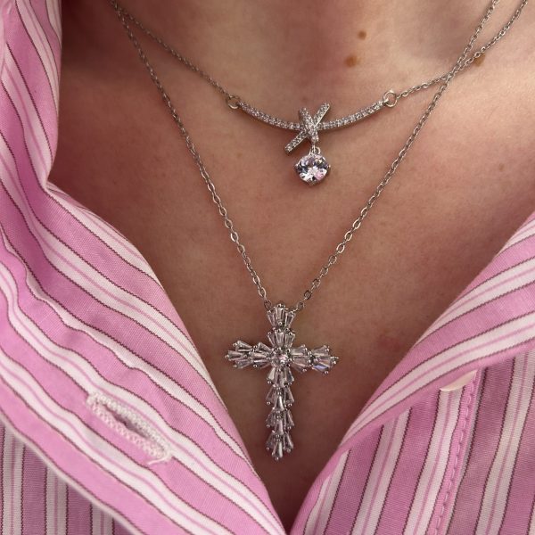 AVY CROSS NECKLACE - Image 2