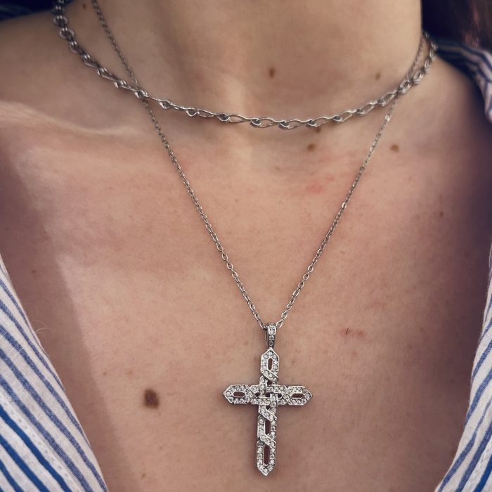 DEZY CROSS NECKLACE