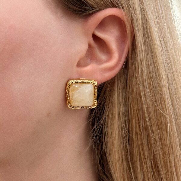 VELLY CREAM EARRINGS - Image 2