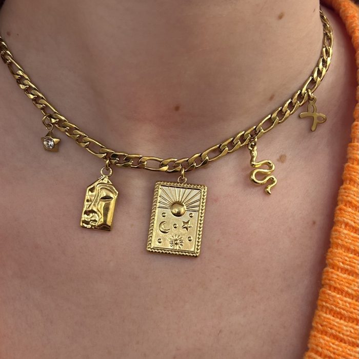 ERTHN CHARM NECKLACE