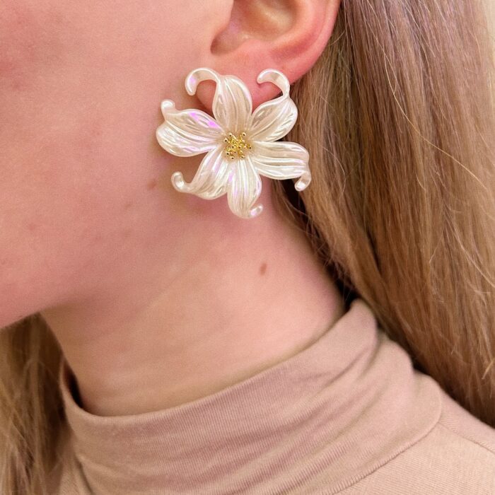 LILIUM PEARL EARRINGS