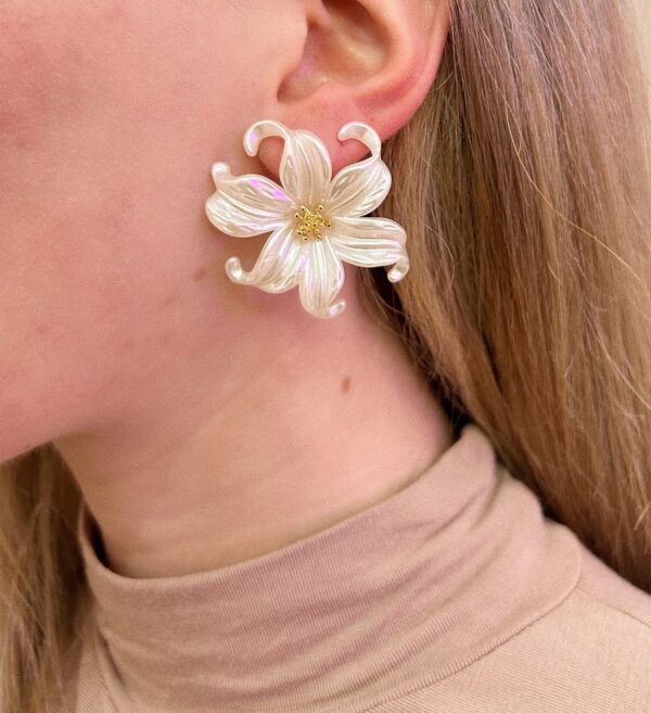 LILIUM PEARL EARRINGS - Image 2