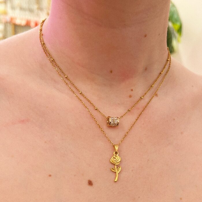 CLASSIC ROSE NECKLACE