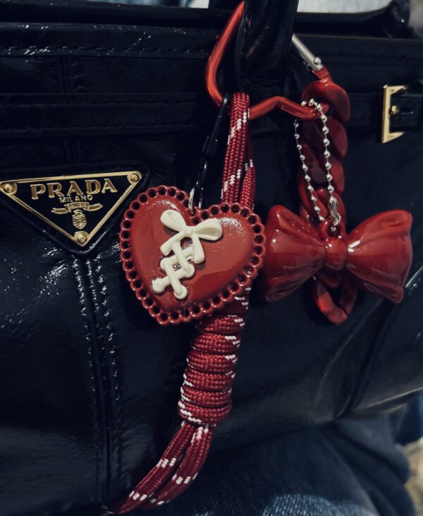 RED BOW BAG CHARM ΜΠΡΕΛΟΚ - Image 2