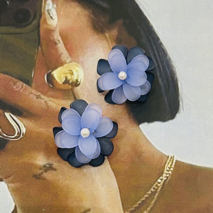 DAISY BLUE EARRINGS