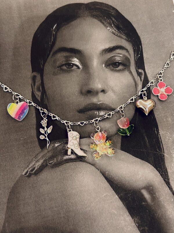 CARAMEL CHARM NECKLACE - Image 2
