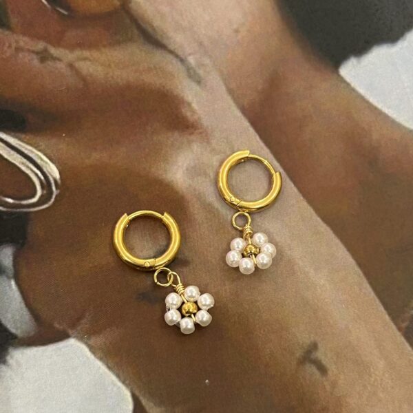 PEARL FLOWER EARRINGS - Image 2
