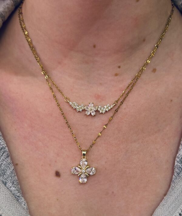 SUPER SPARKLE FLOWER NECKLACE - Image 2