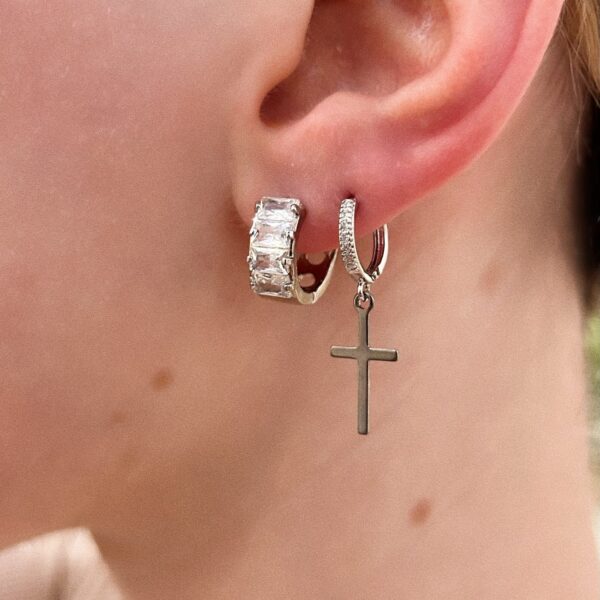 BASIC SPARKLE CROSS EARRINGS - Image 2