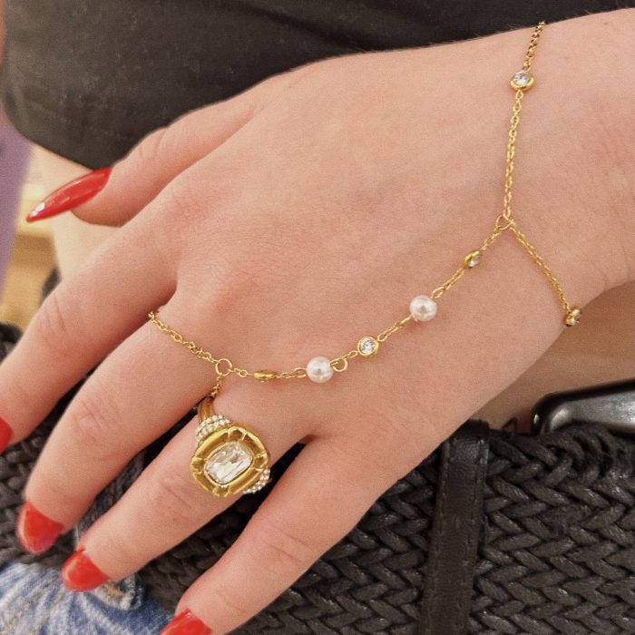PEARL SPARKL HAND BRACELET