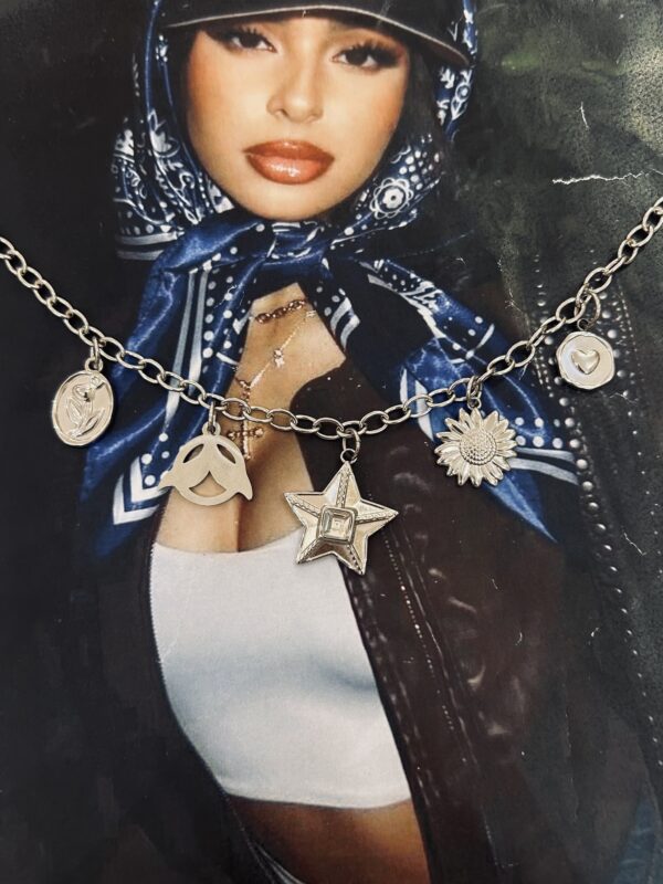 SPARKLE STAR CHARM NECKLACE - Image 2