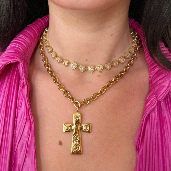 AMORKY CROSS NECKLACE