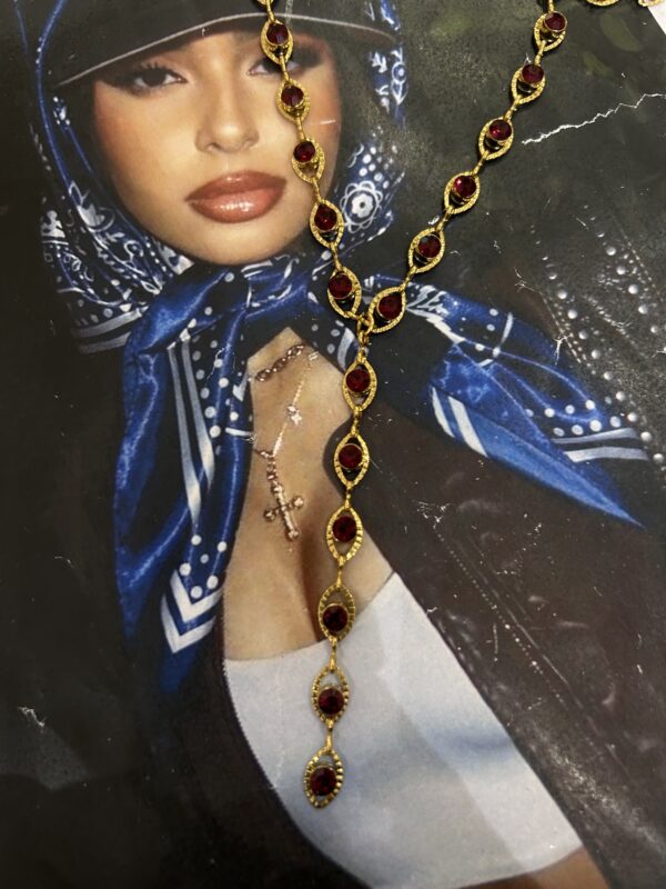 RED QUEEN TIE NECKLACE - Image 3