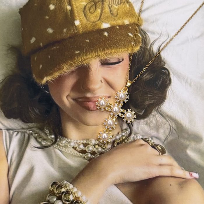 ELEGANCY CROSS NECKLACE