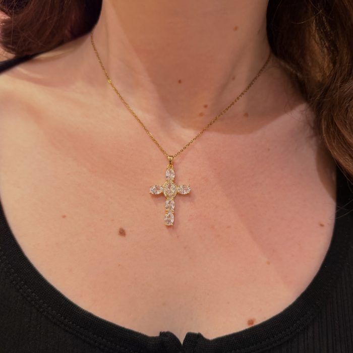 GOLYTY CROSS NECKLACE